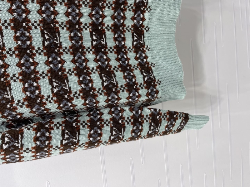 l0vis Vvtt0n sweaters